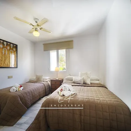 Enjoy2rent Fantastic Apartment, Lunamar Apartment
